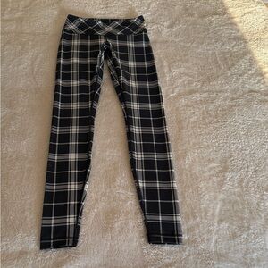 Lululemon Athletica Black and White plaid Wunder under Leggings